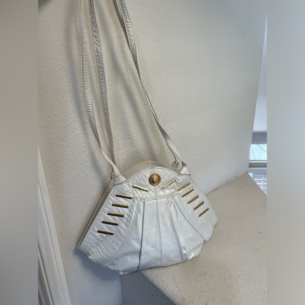 Vintage Women Miriam White Leather Gold Accent Strap Crossbody Bag Purse Large